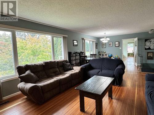 4818 Soucie Avenue, Terrace, BC - Indoor Photo Showing Living Room