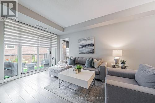 228 - 216 Oak Park Boulevard, Oakville (Uptown Core), ON - Indoor Photo Showing Living Room