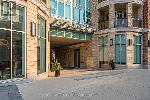 228 - 216 Oak Park Boulevard, Oakville, ON - Outdoor