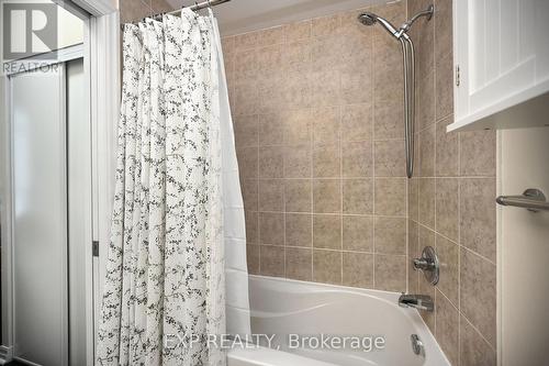 718 - 225 Webb Drive, Mississauga, ON - Indoor Photo Showing Bathroom