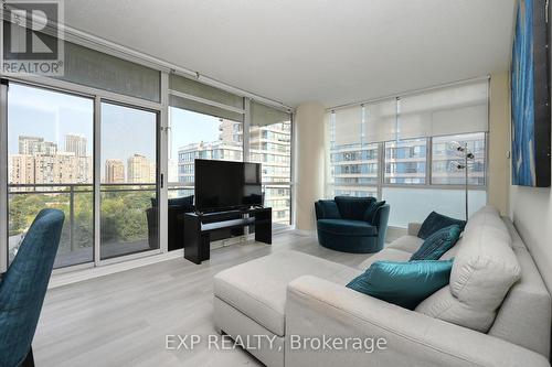 718 - 225 Webb Drive, Mississauga (City Centre), ON - Indoor Photo Showing Living Room