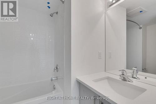 2D Lookout Drive, Clarington (Bowmanville), ON - Indoor Photo Showing Bathroom