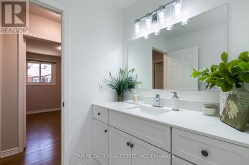 2211 Corsair Road, Mississauga (Cooksville), ON - Indoor Photo Showing Bathroom