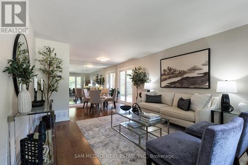 2211 Corsair Road, Mississauga (Cooksville), ON - Indoor Photo Showing Living Room