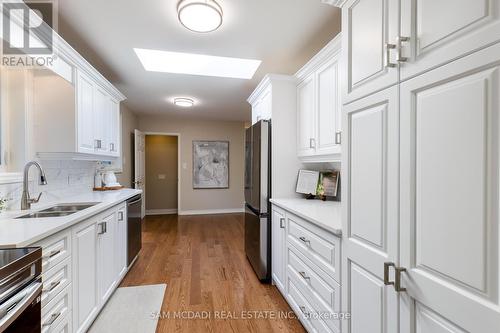 2211 Corsair Road, Mississauga (Cooksville), ON - Indoor Photo Showing Kitchen With Double Sink With Upgraded Kitchen