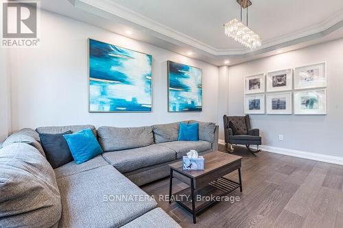 4991 Middlesex Gate, Mississauga (Churchill Meadows), ON - Indoor Photo Showing Living Room