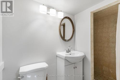 280 Montrose Avenue, Hamilton (Rosedale), ON - Indoor Photo Showing Bathroom