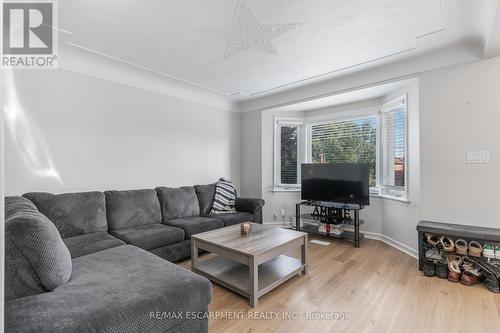 280 Montrose Avenue, Hamilton, ON - Indoor Photo Showing Living Room