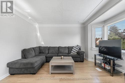 280 Montrose Avenue, Hamilton, ON - Indoor Photo Showing Living Room