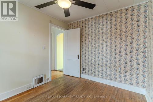 15 Queensbury Road, Fort Erie, ON - Indoor Photo Showing Other Room