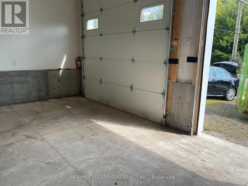 15 Queensbury Road, Fort Erie, ON - Indoor Photo Showing Garage