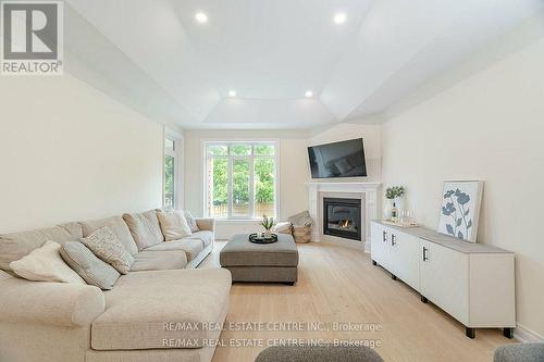 199 Alderson Court, Fort Erie, ON - Indoor Photo Showing Living Room With Fireplace