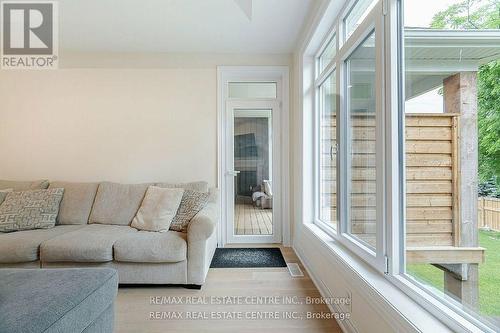 199 Alderson Court, Fort Erie, ON - Indoor Photo Showing Living Room