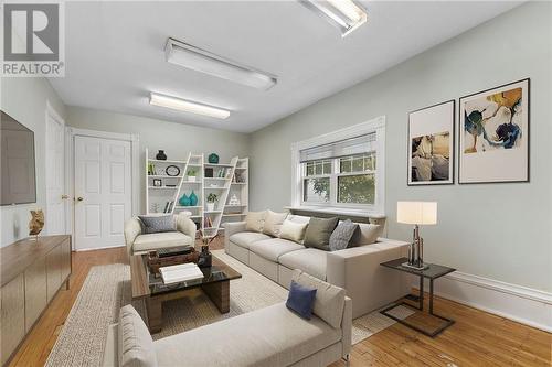 70 Madawaska Street, Arnprior, ON - Indoor Photo Showing Living Room