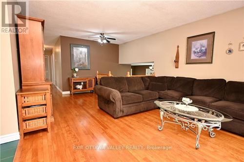 1932 Gore Line, Whitewater Region, ON - Indoor Photo Showing Living Room