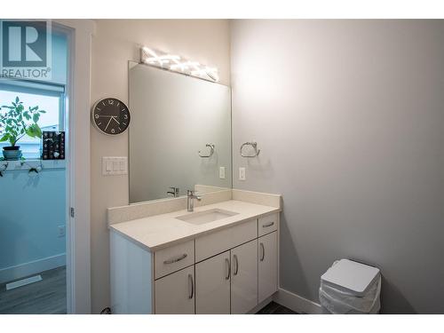 136 Mugford Road, Kelowna, BC - Indoor Photo Showing Bathroom