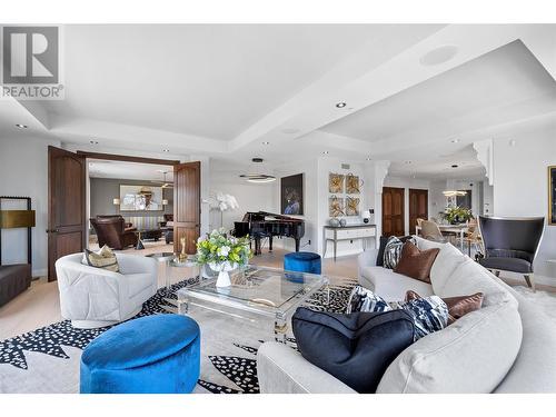 1160 Bernard Avenue Unit# 1701, Kelowna, BC - Indoor Photo Showing Living Room