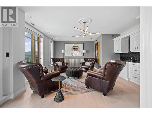 1160 Bernard Avenue Unit# 1701, Kelowna, BC - Indoor Photo Showing Living Room