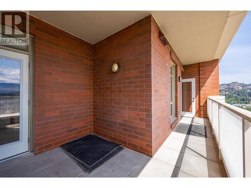 1160 Bernard Avenue Unit# 1701, Kelowna, BC - Outdoor With Exterior