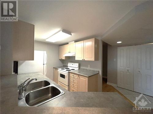 310 Central Park Drive Unit#3E, Ottawa, ON - Indoor Photo Showing Kitchen With Double Sink