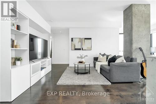 1710 - 20 Daly Avenue, Ottawa, ON - Indoor Photo Showing Living Room