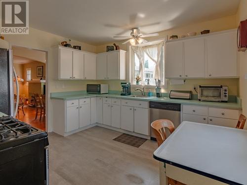 1027 Government Street, Penticton, BC - Indoor Photo Showing Kitchen