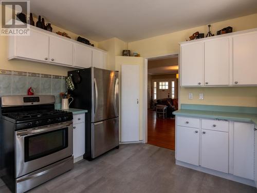 1027 Government Street, Penticton, BC - Indoor Photo Showing Kitchen