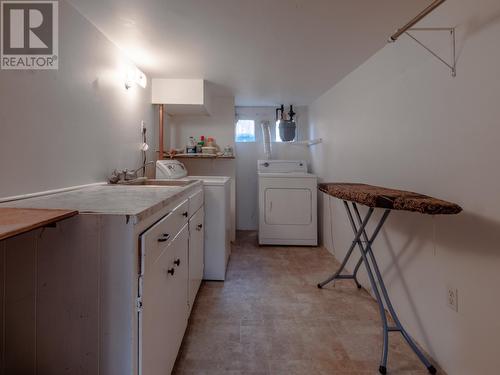 1027 Government Street, Penticton, BC - Indoor Photo Showing Laundry Room