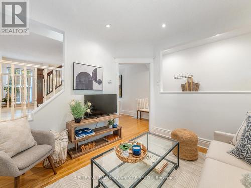 284 Beech Avenue, Toronto (The Beaches), ON - Indoor Photo Showing Living Room