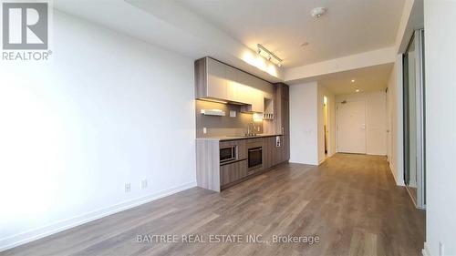 2701 - 5 Buttermill Avenue, Vaughan, ON - Indoor Photo Showing Kitchen