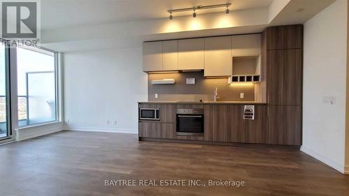 2701 - 5 Buttermill Avenue, Vaughan, ON - Indoor Photo Showing Kitchen