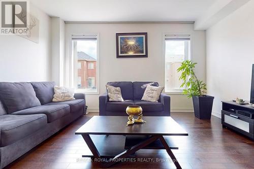 57 Decast Crescent, Markham, ON - Indoor Photo Showing Living Room