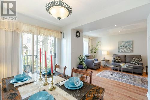 834 - 75 Weldrick Road E, Richmond Hill, ON - Indoor Photo Showing Living Room