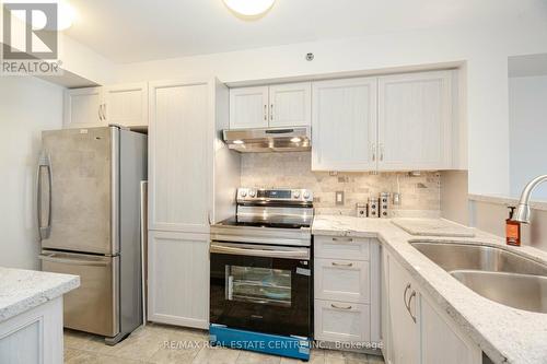 834 - 75 Weldrick Road E, Richmond Hill (Observatory), ON - Indoor Photo Showing Kitchen With Double Sink