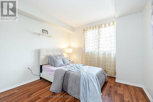 834 - 75 Weldrick Road E, Richmond Hill (Observatory), ON - Indoor Photo Showing Bedroom