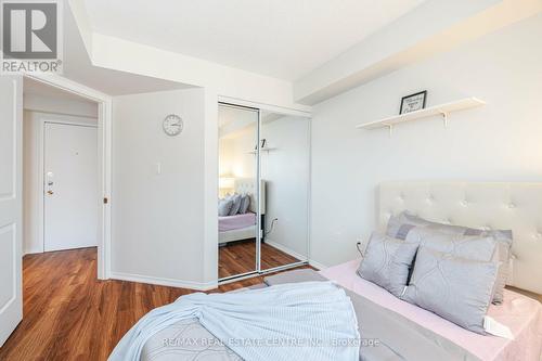 834 - 75 Weldrick Road E, Richmond Hill (Observatory), ON - Indoor Photo Showing Bedroom