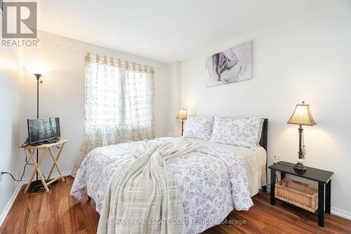 834 - 75 Weldrick Road E, Richmond Hill (Observatory), ON - Indoor Photo Showing Bedroom