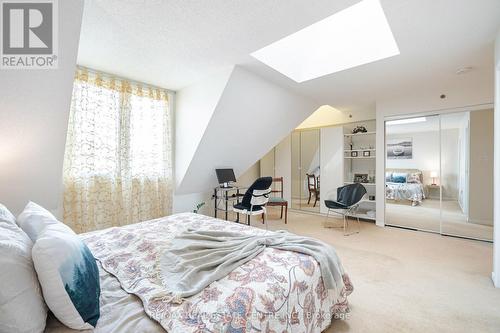 834 - 75 Weldrick Road E, Richmond Hill (Observatory), ON - Indoor Photo Showing Bedroom