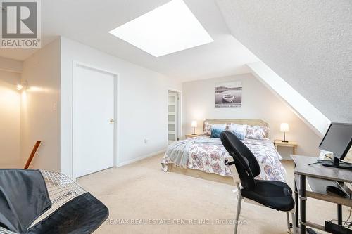 834 - 75 Weldrick Road E, Richmond Hill (Observatory), ON - Indoor Photo Showing Bedroom