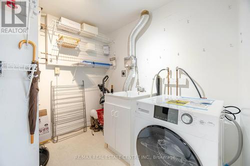 834 - 75 Weldrick Road E, Richmond Hill, ON - Indoor Photo Showing Laundry Room