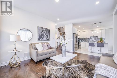 331 William Forster Road, Markham, ON - Indoor Photo Showing Living Room