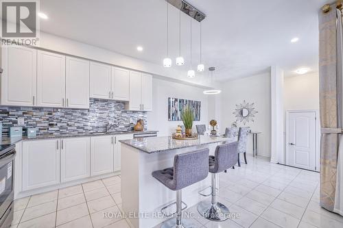 331 William Forster Road, Markham, ON - Indoor Photo Showing Kitchen With Upgraded Kitchen