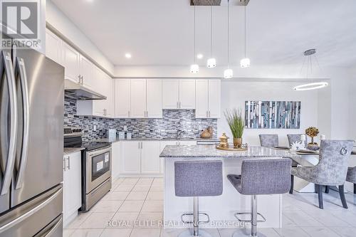 331 William Forster Road, Markham, ON - Indoor Photo Showing Kitchen With Upgraded Kitchen