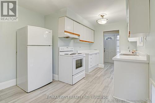 162 Lindylou Road, Toronto (Humbermede), ON - Indoor Photo Showing Kitchen