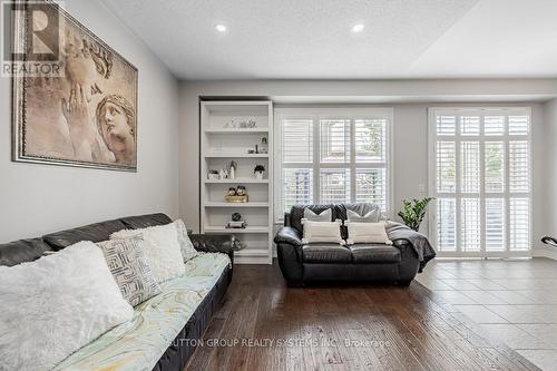 170 Duncan Lane, Milton (Scott), ON - Indoor Photo Showing Living Room