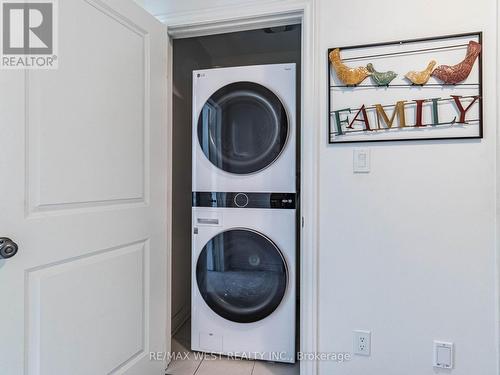 64 Boyces Creek Court, Caledon, ON - Indoor Photo Showing Laundry Room