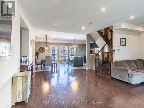 64 Boyces Creek Court, Caledon, ON - Indoor Photo Showing Living Room