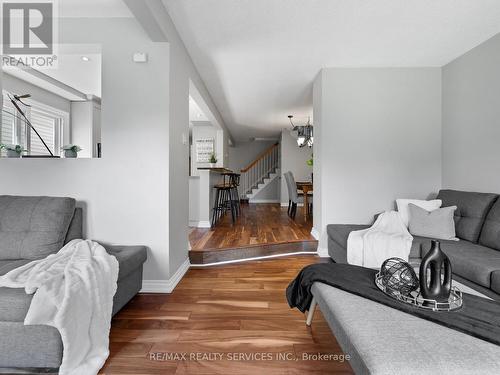 15 Garden Avenue, Brampton (Brampton West), ON - Indoor Photo Showing Living Room