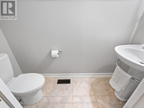 15 Garden Avenue, Brampton (Brampton West), ON - Indoor Photo Showing Bathroom