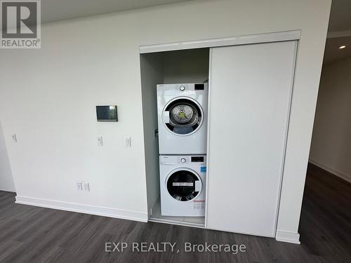 1215 - 28 Ann Street, Mississauga, ON - Indoor Photo Showing Laundry Room